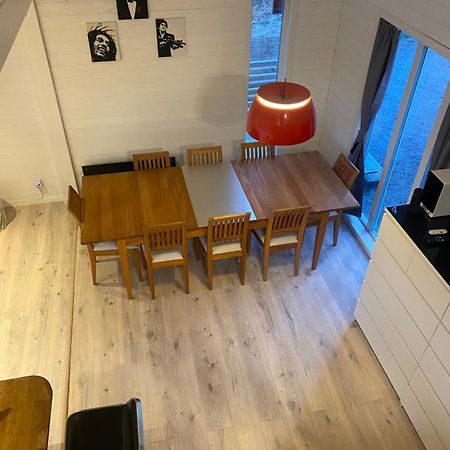 Stuga Pa Oe / Naerhet Till Vatten Mariestad Exteriör bild