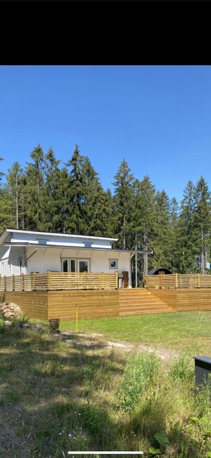 Stuga Pa Oe / Naerhet Till Vatten Mariestad Exteriör bild